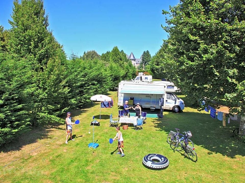 Camping Du Chateau De Leychoisier